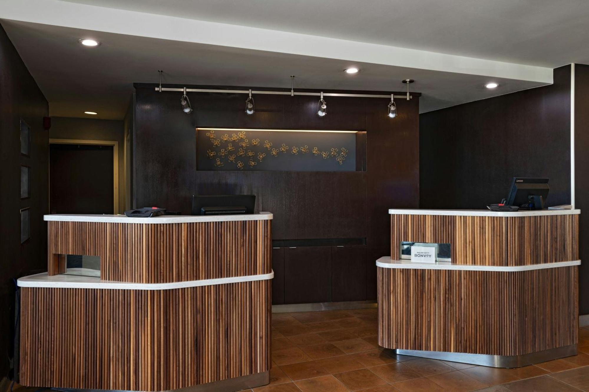 Courtyard Laredo Hotel Bagian luar foto
