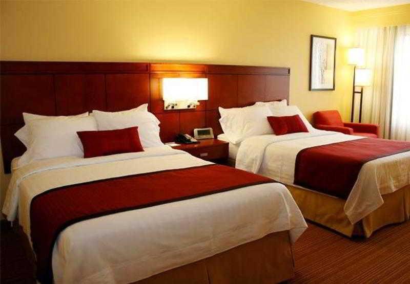 Courtyard Laredo Hotel Bagian luar foto