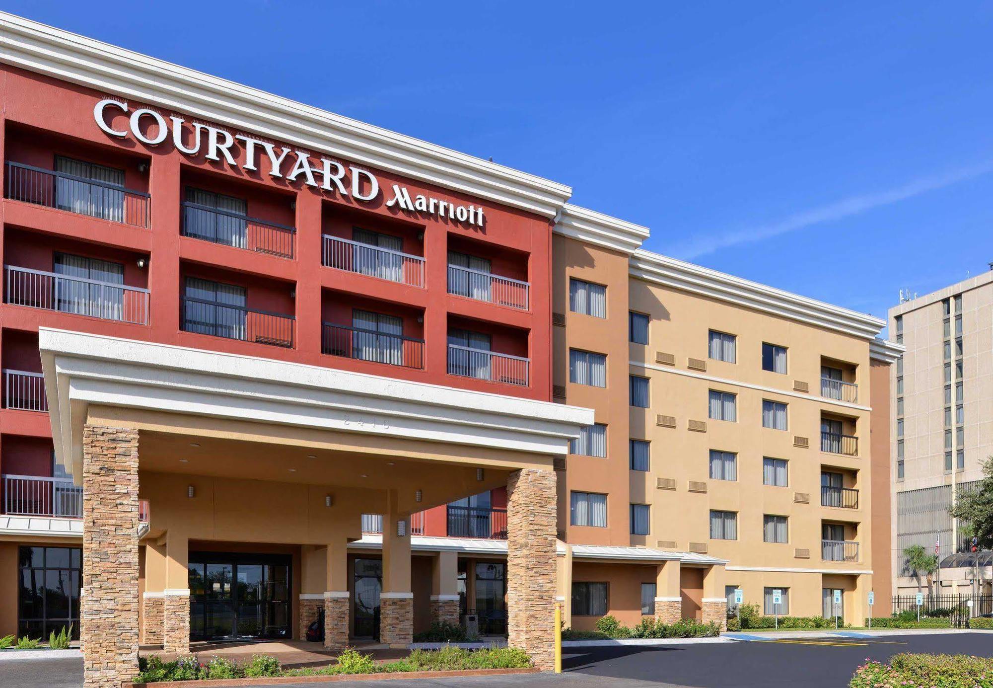 Courtyard Laredo Hotel Bagian luar foto